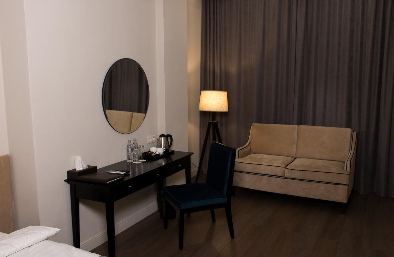 Madison Ave Hotel 比什凯克 外观 照片