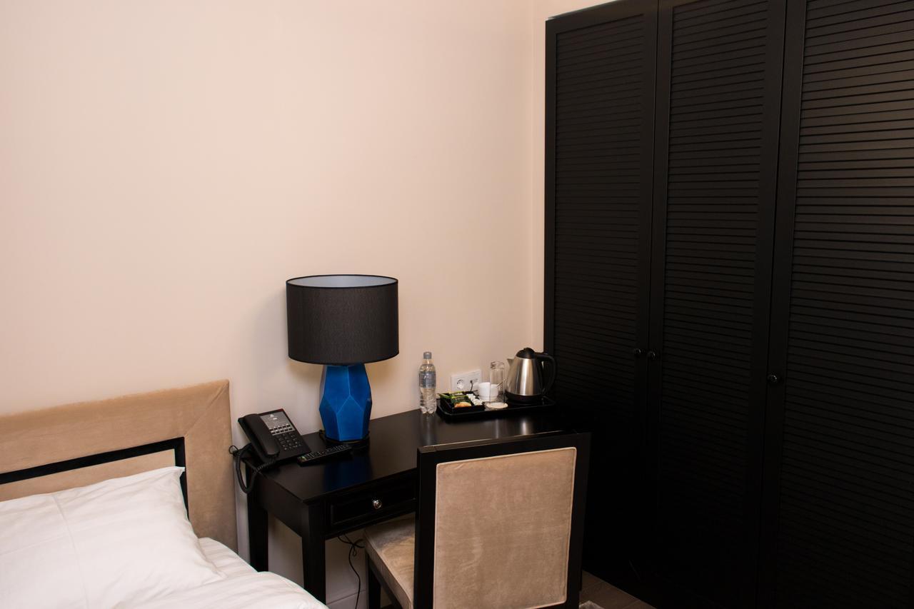Madison Ave Hotel 比什凯克 外观 照片