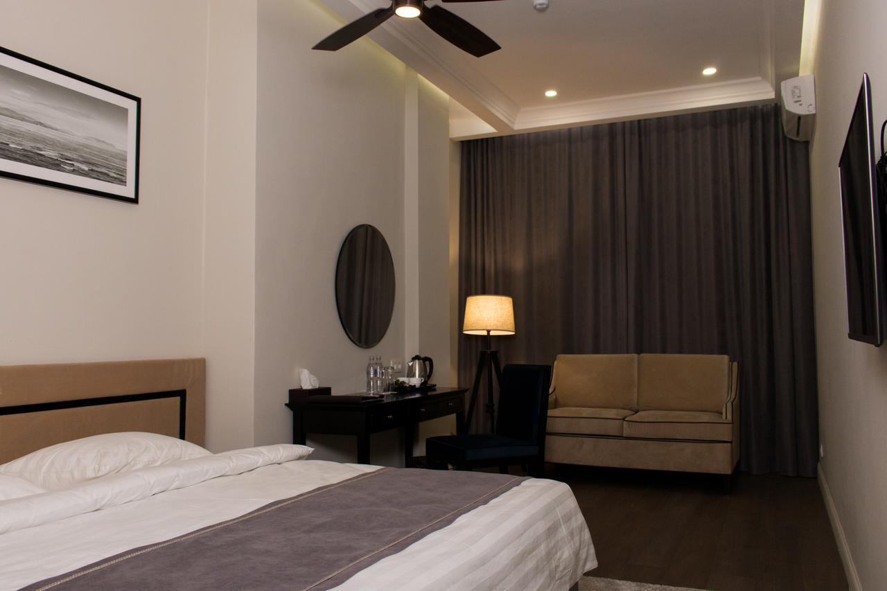 Madison Ave Hotel 比什凯克 外观 照片