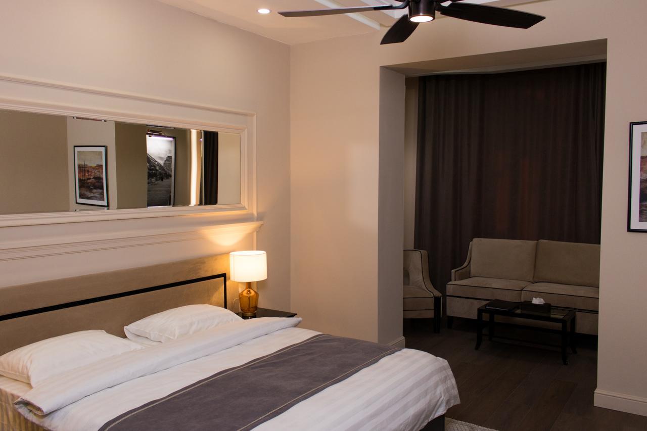 Madison Ave Hotel 比什凯克 外观 照片