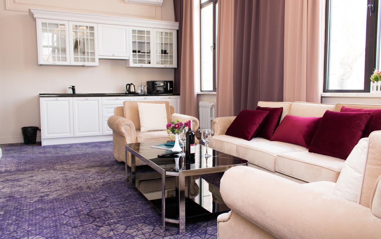 Madison Ave Hotel 比什凯克 外观 照片