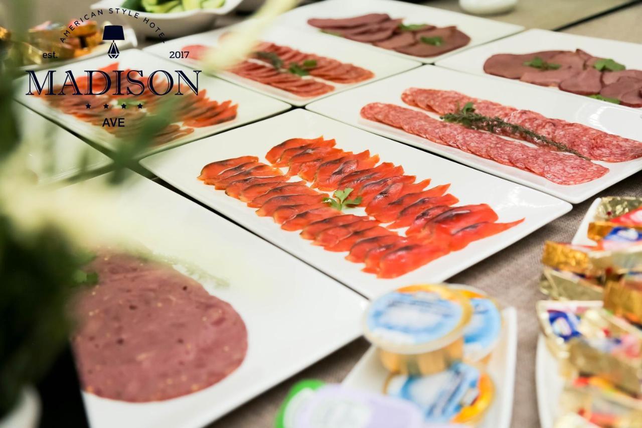 Madison Ave Hotel 比什凯克 外观 照片
