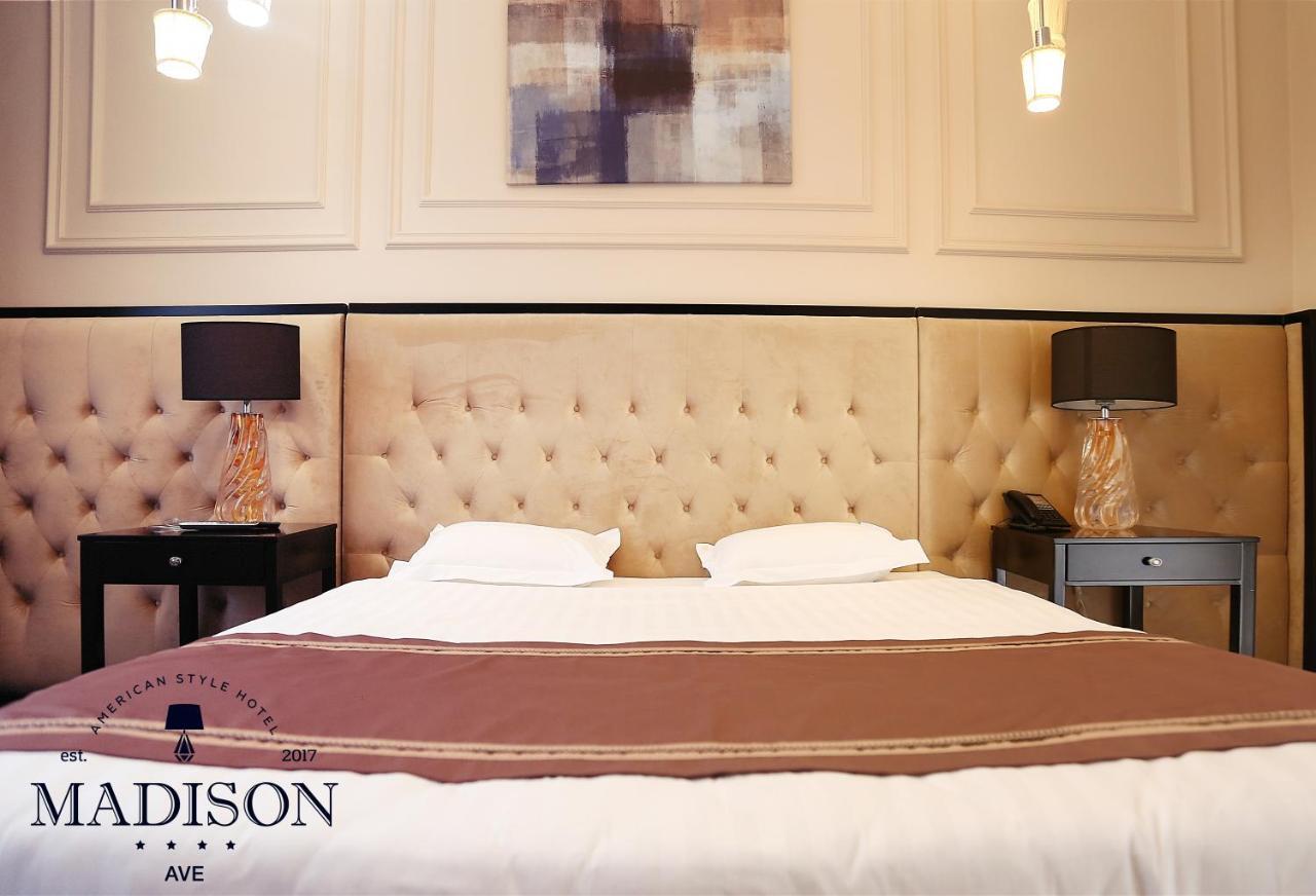 Madison Ave Hotel 比什凯克 外观 照片
